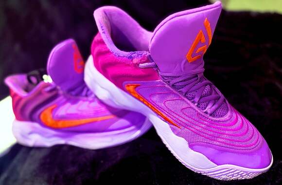 Nike - Picture 3 of 6